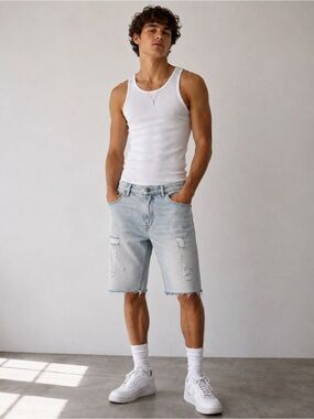 Express Men's Light Wash lightly Distressed Denim Shorts , Sz 28 guc